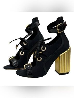 CHRISTIAN DIOR LACE UP SANDALS 🖤💛
